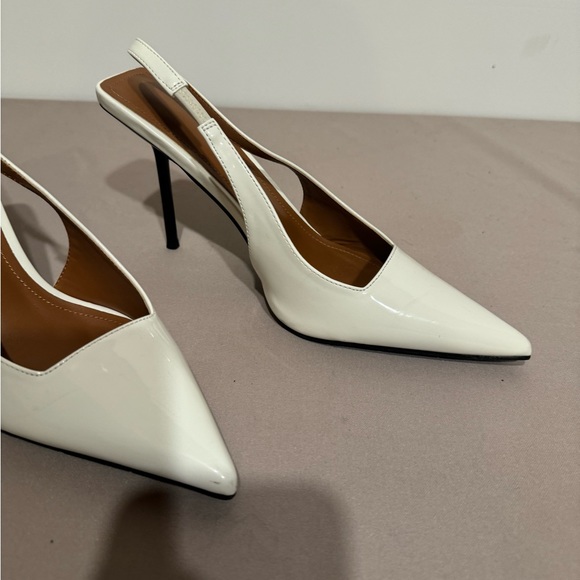 White shoes size 9 - Picture 14 of 16